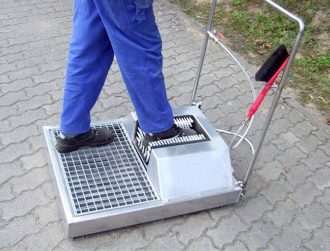 Stiefelwaschanlage mit Abtropf-Wanne – Bild 2