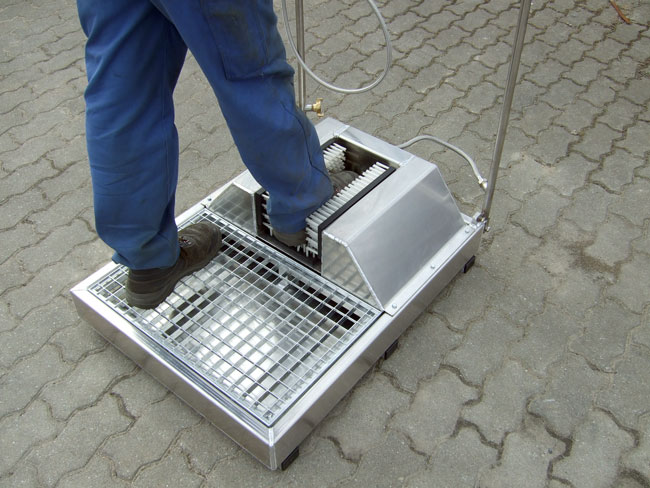 Stiefelwaschanlage mit Abtropf-Wanne – Bild 3